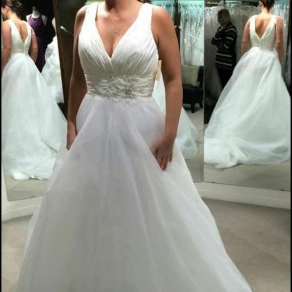 Wedding dress - Picture 2 of 2